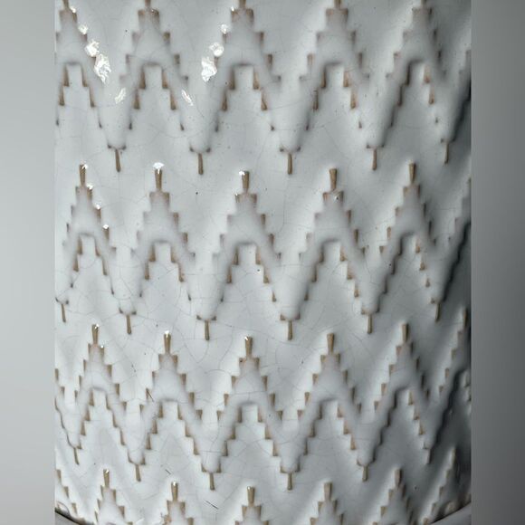 Sagebrook Ivory & Beige Chevron Designed Ceramic Planter For Home/Office - Picture 9 of 10